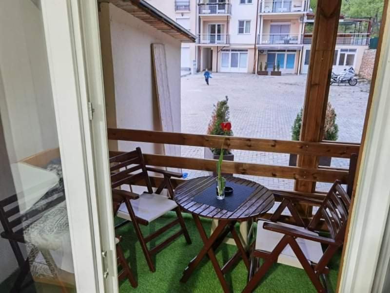 Vera Apartments Ohrid Esterno foto